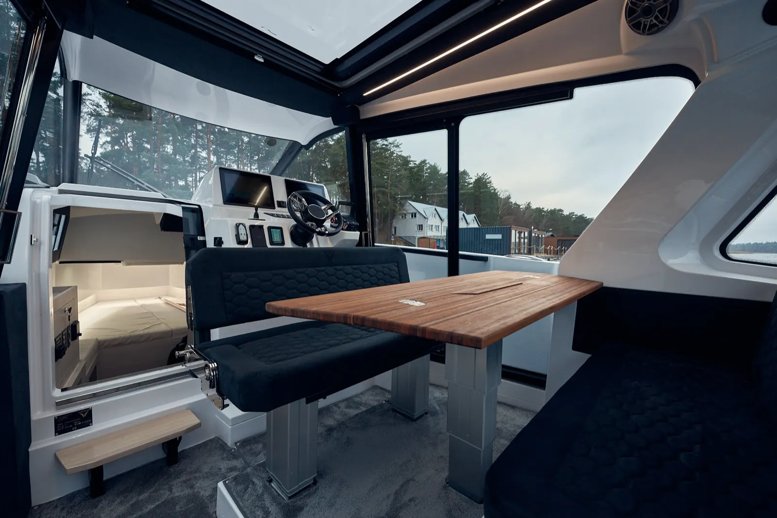 V10 Cabin — photo 4